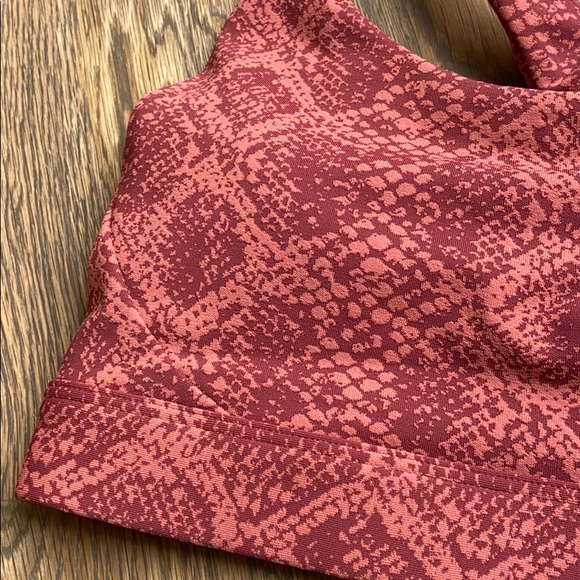 NWT Athleta Ultimate Snake Bra, size XS - Picture 3 of 5
